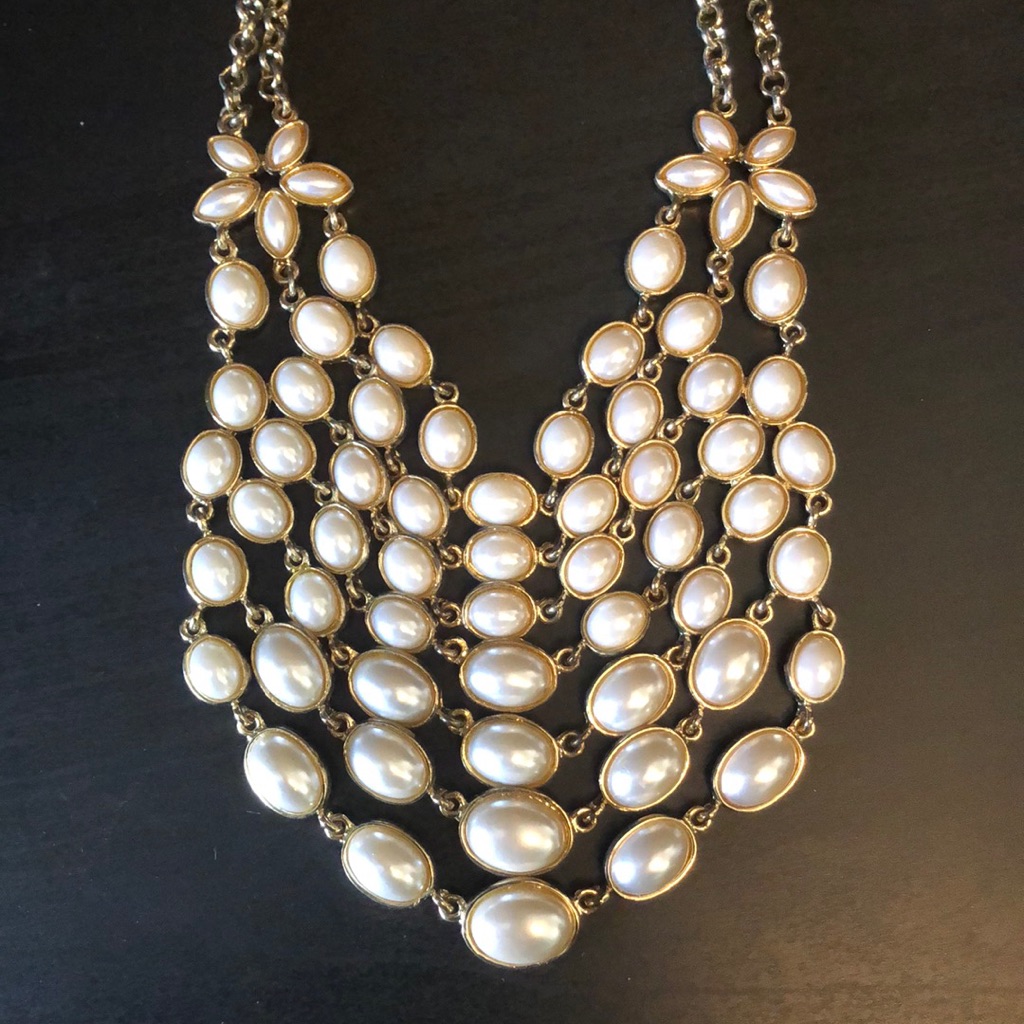 Amrita Singh Costume Pearl And Gold Necklace 15$